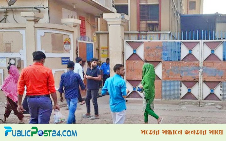 বন্ধ কারখানা খুলে দেওয়ার দাবিতে শ্রমিকদের বিক্ষোভ