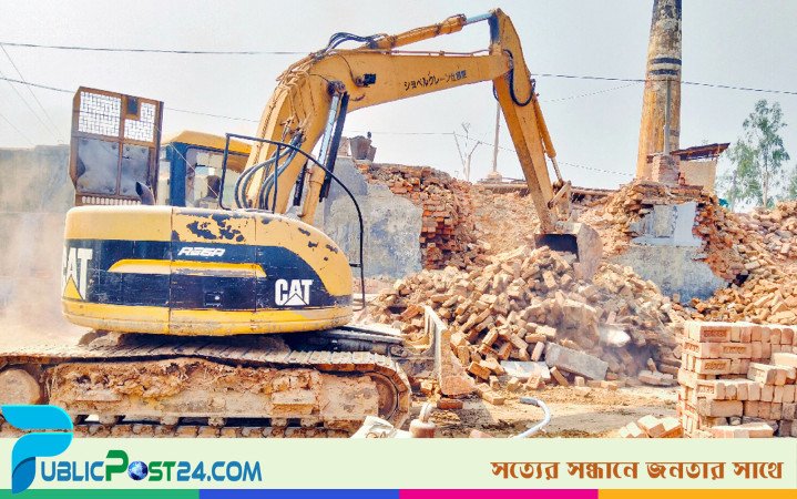 রাণীনগরে সাবেক এমপির ইটভাটাসহ ২ ভাটা গুঁড়িয়ে দিয়েছে প্রশাসন