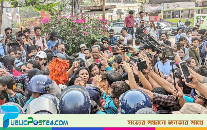 ইন্টারকন্টিনেন্টাল মোড়ে ধর্ষণবিরোধী পদযাত্রায় পুলিশের বাধা, হাতহাতি