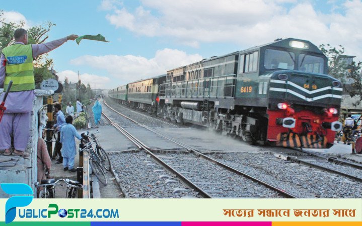 পাকিস্তানে ট্রেনে বন্দুকধারীদের হামলা