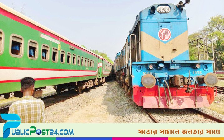 রাজশাহীতে দুই ট্রেনের সংঘর্ষ, এক লাইনে ট্রেন চলাচল বন্ধ