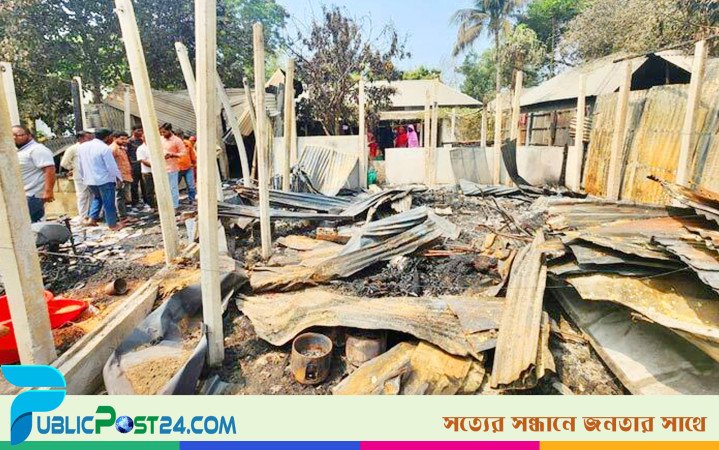 দরজায় তালা দিয়ে বিএনপি নেতার বাড়িতে অগ্নিসংযোগ