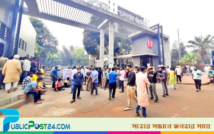বকেয়া বেতন পরিশোধের আশ্বাসে রেলের অস্থায়ী শ্রমিকদের কর্মবিরতি প্রত্যাহার
