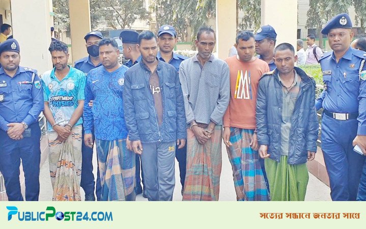 নওগাঁয় সড়কে গাছ ফেলে বাসে ডাকাতি, ৬ ডাকাত গ্রেপ্তার