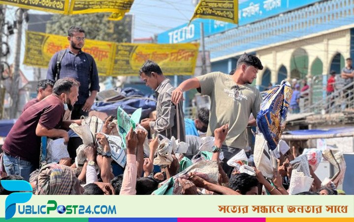 নাটোরে টিসিবির পণ্যবাহী ট্রাক আসতেই হুড়োহুড়ি