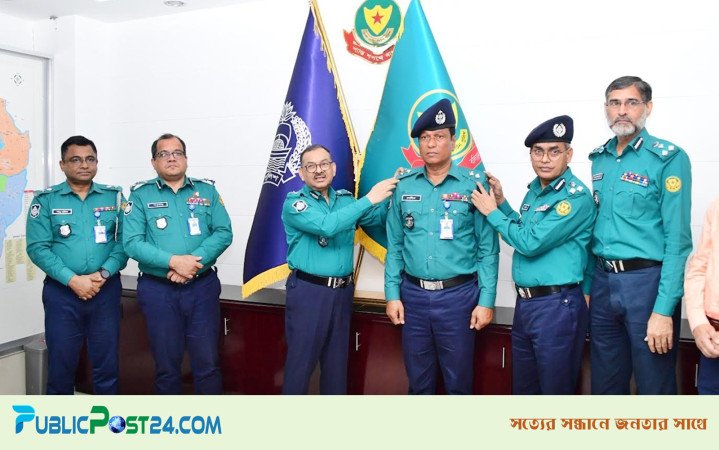 পদোন্নতিপ্রাপ্ত ৩৭ কর্মকর্তাকে র‍্যাংকব্যাজ পরালেন ডিএমপি কমিশনার