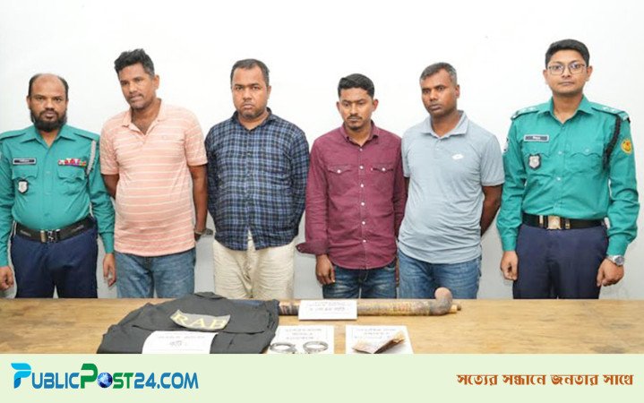 নিউমার্কেটে র‌্যাব পরিচয়ে ডাকাতি, গ্রেপ্তার ৮