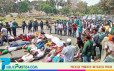 যমুনায় যেতে পুলিশের বাধা, সড়কে শুয়ে পড়েছেন শিক্ষকরা